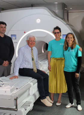 Members of the Mātai Medical Research Institute with the MRI machine.